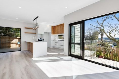 Photo of property in 11a Merida Place, Unsworth Heights, Auckland, 0632