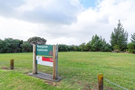 Photo of property in 8 Riverglade Parkway, Te Atatu South, Auckland, 0610