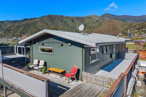 Photo of property in 14 Beach Road, Waikawa, Picton, 7220