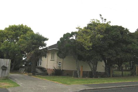 Photo of property in 2/19 Tiri Tiri Road, Birkdale, Auckland, 0626