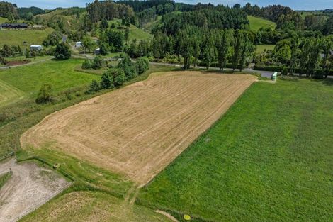 Photo of property in 15 Junction Road, Halcombe, 4777