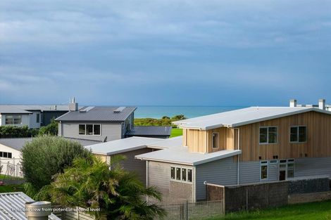 Photo of property in 39 Paraoa Crescent, Omaha, 0986