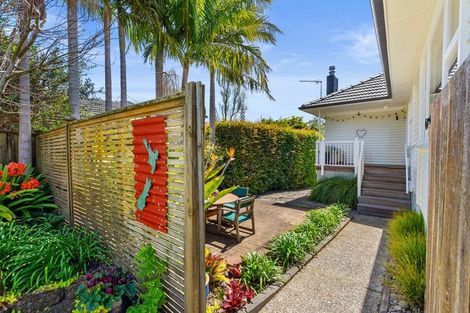 Photo of property in 12 Linwood Avenue, Forrest Hill, Auckland, 0620