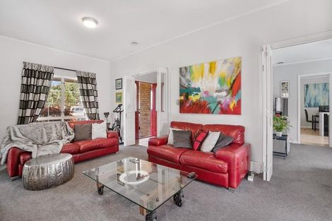 Photo of property in 11 Rifleman Rise, Unsworth Heights, Auckland, 0632