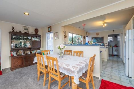 Photo of property in 3 Frimley Terrace, Waikanae Beach, Waikanae, 5036