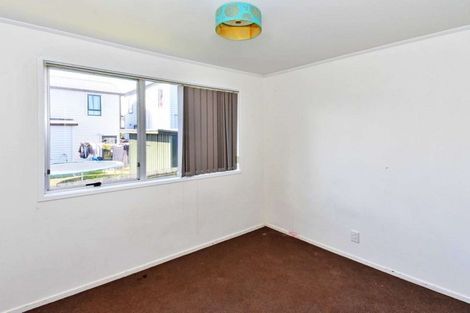 Photo of property in 31 Becker Drive, Weymouth, Auckland, 2103