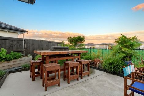 Photo of property in 77 Te Kio Crescent, Papamoa Beach, Papamoa, 3118