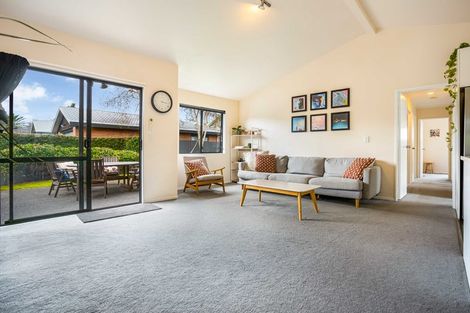 Photo of property in 5a Roby Street, Te Atatu Peninsula, Auckland, 0610