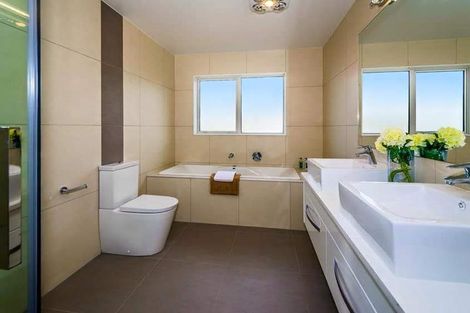 Photo of property in 15 Westerley Place, Long Bay, Auckland, 0630