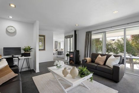 Photo of property in 5 Millpond Place, Parklands, Christchurch, 8083