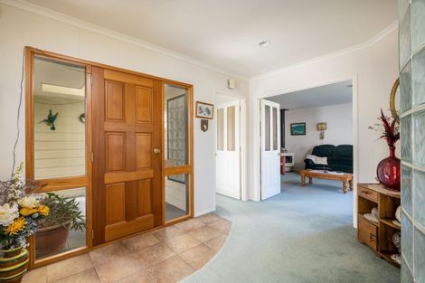 Photo of property in 16 Kinross Drive, Merrilands, New Plymouth, 4312