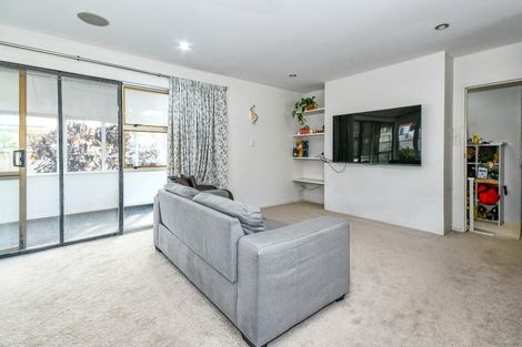 Photo of property in 22 Mirrabooka Avenue, Botany Downs, Auckland, 2010