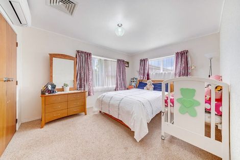 Photo of property in 23 Sunnypark Avenue, Rosehill, Papakura, 2113