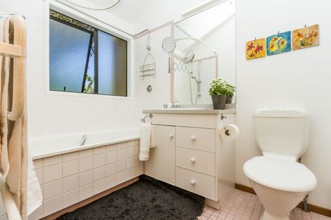 Photo of property in 99a Lake Road, Belmont, Auckland, 0622