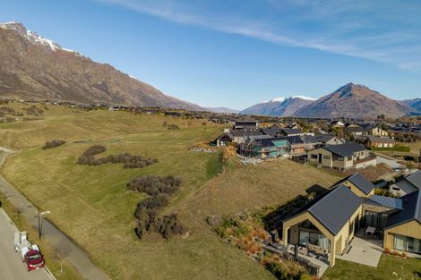 Photo of property in 48 Cunninghams Drive, Jacks Point, Queenstown, 9371