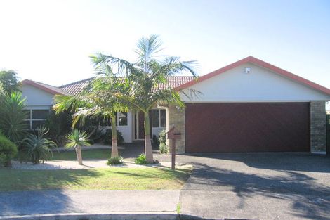 Photo of property in 13 Bridgehead Cove, West Harbour, Auckland, 0618