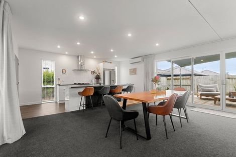 Photo of property in 10 Monaco Grove, Fitzherbert, Palmerston North, 4410