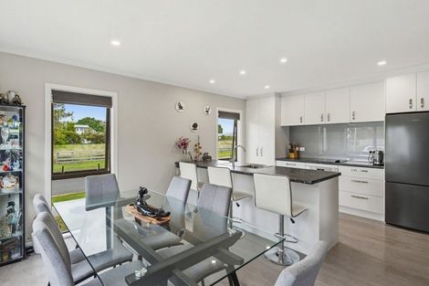 Photo of property in 12 Enereta Road, Otaki, 5512