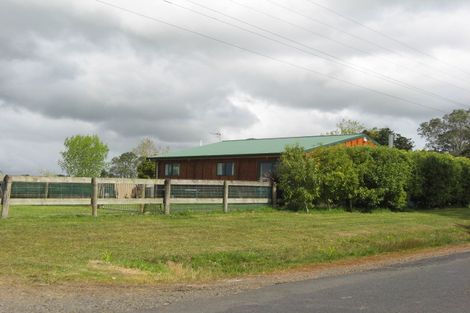 Photo of property in 137 Tawa Road, Kumeu, 0891