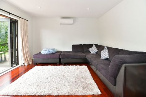 Photo of property in 35 Landvale Court, Browns Bay, Auckland, 0630
