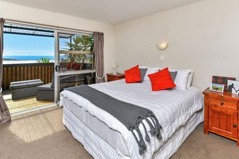 Photo of property in 1/305 East Coast Road, Mairangi Bay, Auckland, 0630