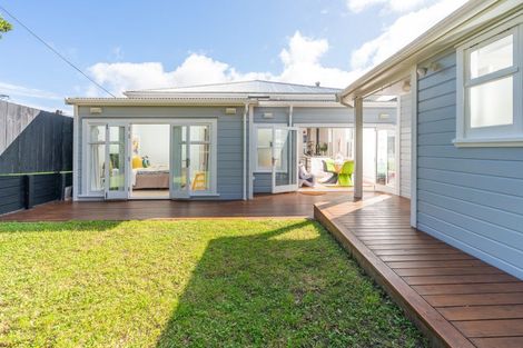 Photo of property in 87 Tiber Street, Island Bay, Wellington, 6023