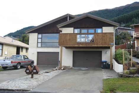 Photo of property in 18a Wynyard Crescent, Fernhill, Queenstown, 9300