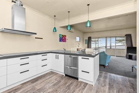 Photo of property in 473 Marine Parade, Napier South, Napier, 4110
