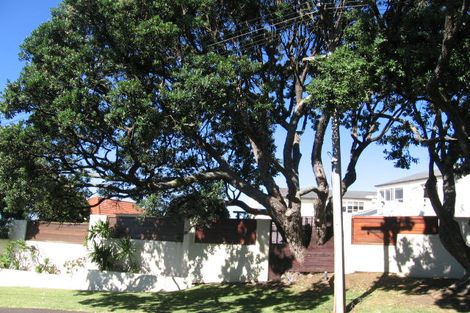 Photo of property in 15 Muritai Road, Milford, Auckland, 0620