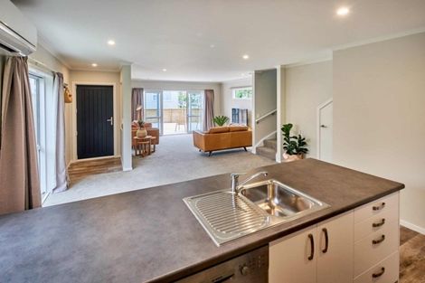 Photo of property in 7/20 Glanmire Road, Newlands, Wellington, 6037