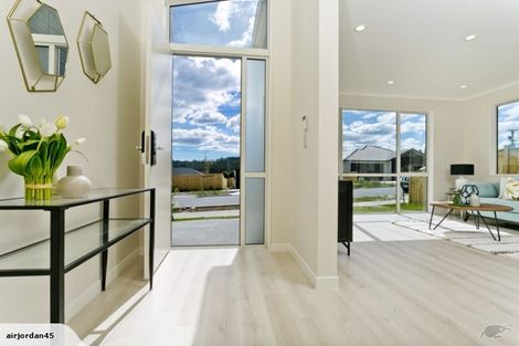 Photo of property in 12 Barrique Road, Kumeu, 0810