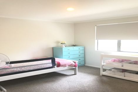 Photo of property in 1 Canonbie Place, East Tamaki Heights, Auckland, 2016