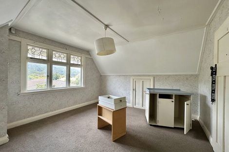 Photo of property in 84 Cambridge Terrace, Waterloo, Lower Hutt, 5011