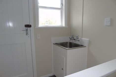 Photo of property in 38 Brooker Grove, Newlands, Wellington, 6037