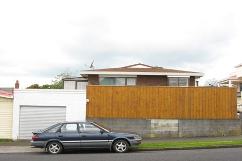 Photo of property in 17 Cutfield Road, New Plymouth, 4310