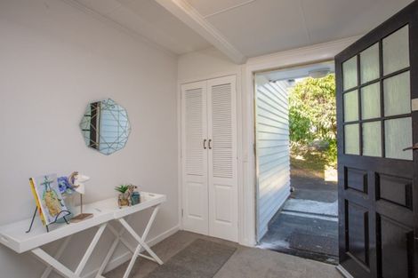 Photo of property in 64 Winara Avenue, Waikanae, 5036