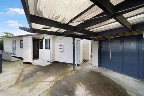 Photo of property in 2/30 Fraser Road, Narrow Neck, Auckland, 0624