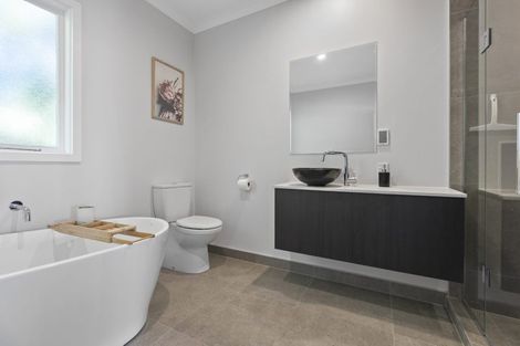 Photo of property in 15 Bracken Street, New Plymouth, 4310