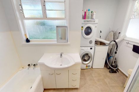 Photo of property in 15 Dorset Crescent, Hokowhitu, Palmerston North, 4410