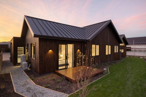 Photo of property in 28 Cunninghams Drive, Jacks Point, Queenstown, 9371