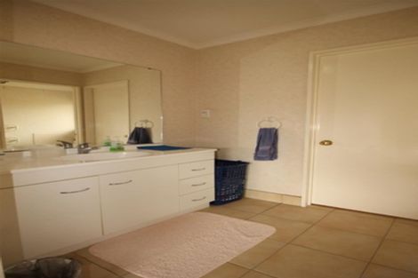 Photo of property in 69 Medvale Avenue, Flat Bush, Auckland, 2019