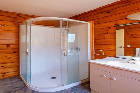 Photo of property in 40 Bruce Road, Glenfield, Auckland, 0629