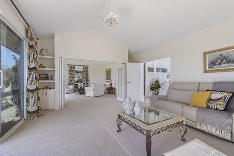 Photo of property in 72 Oakgrove Drive, Rangiora, 7400