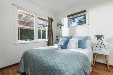 Photo of property in 49 Totaravale Drive, Totara Vale, Auckland, 0629