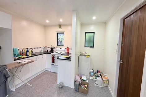 Photo of property in 79 Kemp Road, Massey, Auckland, 0614