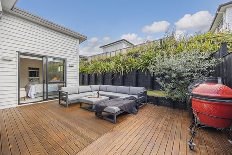 Photo of property in 3 Vintry Drive, Kumeu, 0810