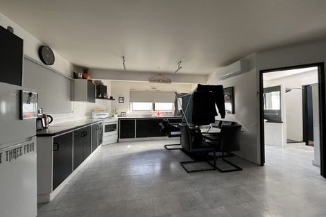 Photo of property in 32a Te Atatu Road, Te Atatu South, Auckland, 0610