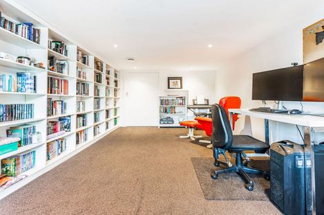 Photo of property in 15 Divich Avenue, Te Atatu South, Auckland, 0610