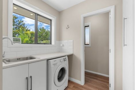 Photo of property in 17 Liverton Crescent, Bishopdale, Christchurch, 8053