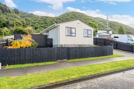 Photo of property in 57 Hartford Crescent, Totara Park, Upper Hutt, 5018